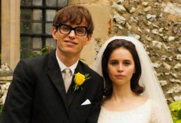 Stephen Hawking e la moglie Jane nel film "La teoria del tutto"