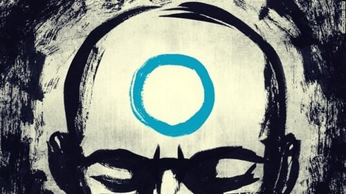 Uomo con un cerchio sulla fronte