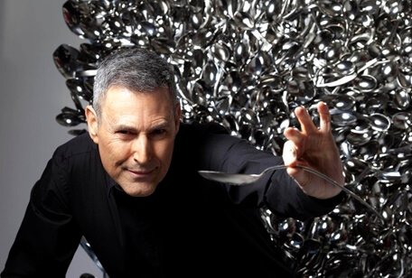 Uri geller con cucchiaio