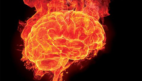Cervello ansioso rappresentato da cervello avvolto dalle fiamme 