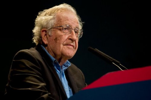 Chomsky a una conferenza
