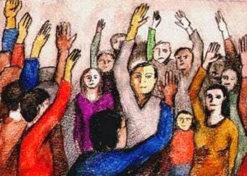 Gruppo di persone con le mani alzate