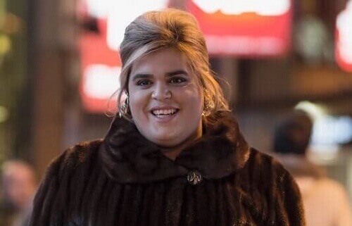 Paquita Salas sorride con la pelliccia