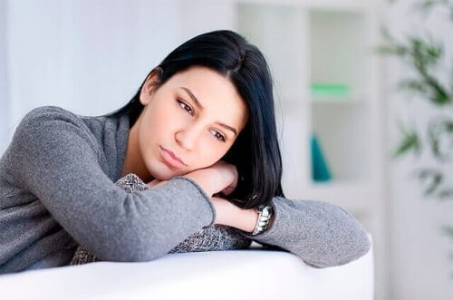 Ragazza che pensa
