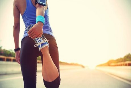 Maglietta 'Non Sottovalutare Una Ragazza Che Ama Correre' – Regalo Per Maratonete E Runner
