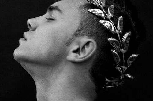 Ragazzo con corona di alloro