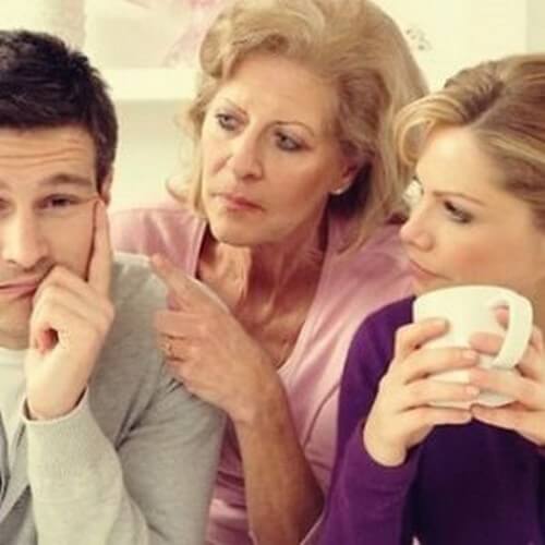 La famiglia interferisce nel rapporto di coppia