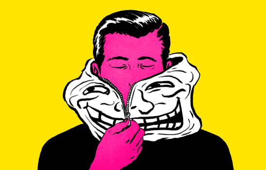 Uomo con maschera da troll