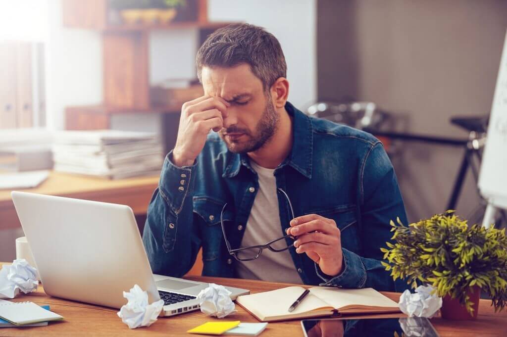 Uomo stressato