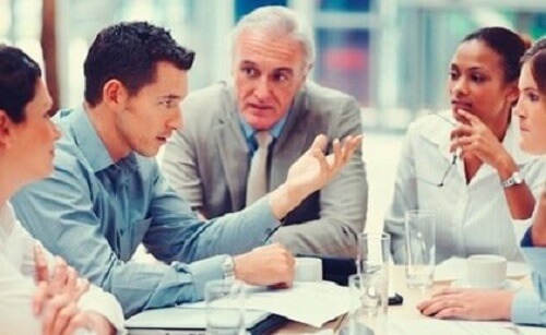 Discussione in un gruppo di lavoro