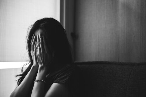 Donna con disturbo d'ansia generalizzata