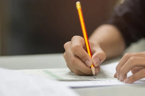 Persona svolge un test