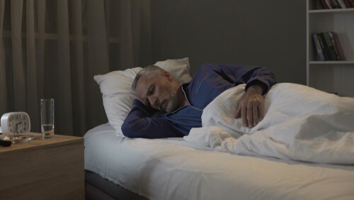 Anziano con disturbi del sonno