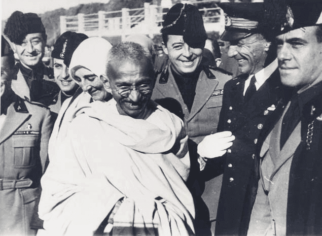 Ghandi, che ha introdotto il concetto di ahimsa in occidente
