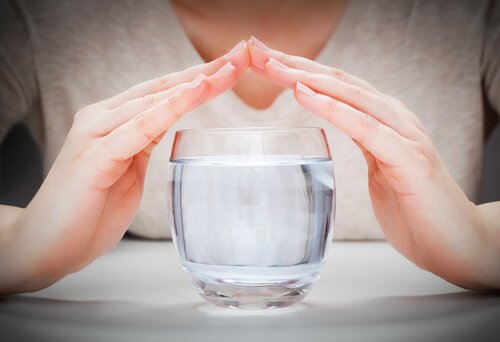 La scienza dà nuovi motivi per bere acqua