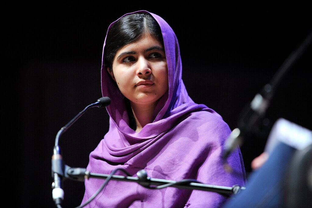 Malala parla al microfono