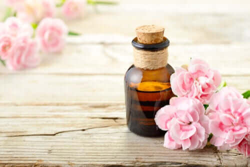 Boccetta di olio essenziale aromaterapia