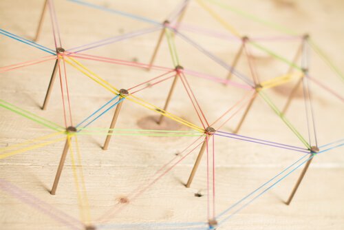 Fili colorati collegati