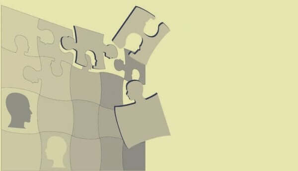 Puzzle con tessere a forma di testa