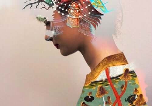 Donna con motivi colorati in testa