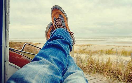 Dolce far niente gambe di un ragazzo