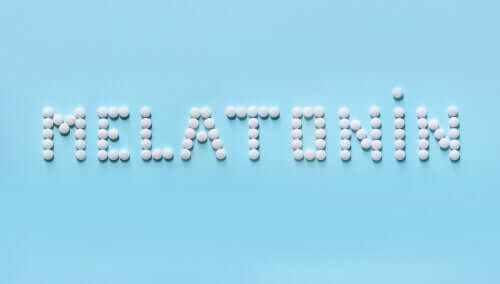 Scritta con pillole di melatonina