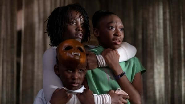 Scena del film Noi di Jordan Peele famiglia terrorizzata
