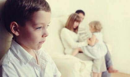 Gelosia nei confronti del fratellino: cosa fare