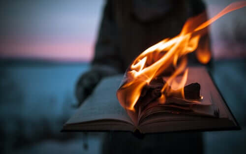Libro che brucia