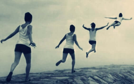 Ragazza che spicca il volo