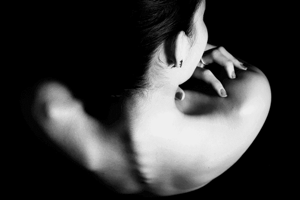 Schiena di donna con anoressia