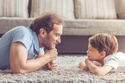 Sviluppo dell'empatia, padre e figlio si guardano negli occhi