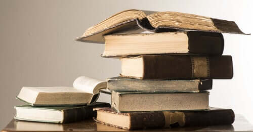 Pila di libri