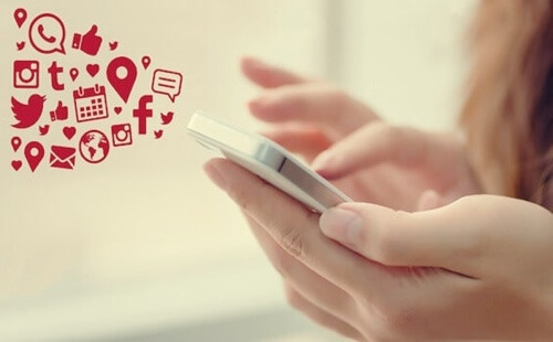 Donna con smartphone