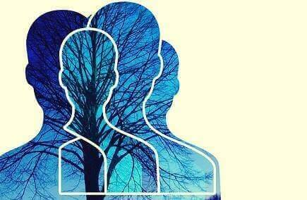 Sagome umane che rappresentano la teoria della mente