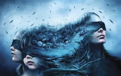 Donna e bambini con gli occhi bendati