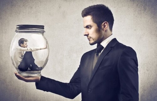 La personalità autoritaria di T. Adorno