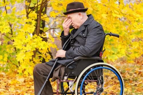 Uomo con sindrome dell'arto fantasma