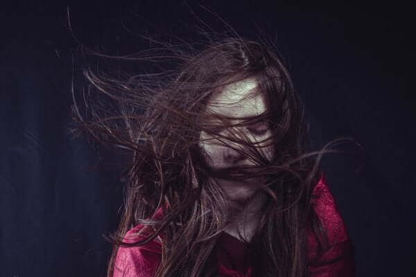 Ragazza con disturbo depressivo