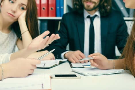 Riunione di lavoro tra colelghi