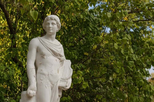 Statua in marmo di Orfeo con la lira