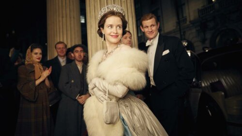 Elisabetta II in una scena di The Crown