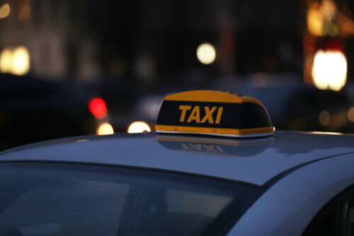 Taxi e traffico in strada
