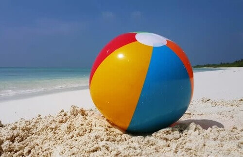 Un pallone in spiaggia per regolare le emozioni