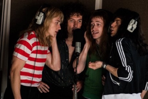 Scena di Bohemian Rapsody Queen che registrano un brano
