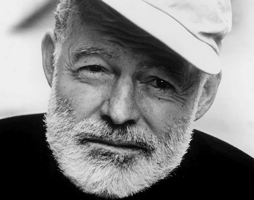 Primo piano di Hemingway.