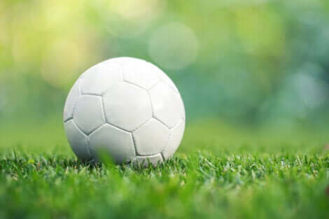 Rito del pareggio e pallone da calcio.