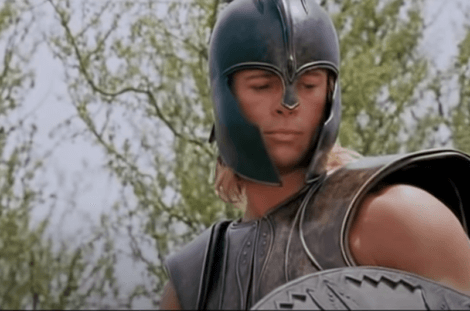 Brad Pitt interpreta Achille.