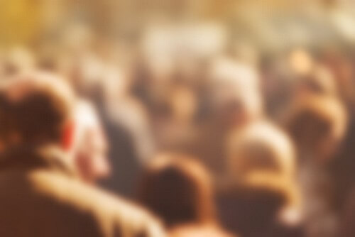 Gruppo di persone e crisi generazionali.