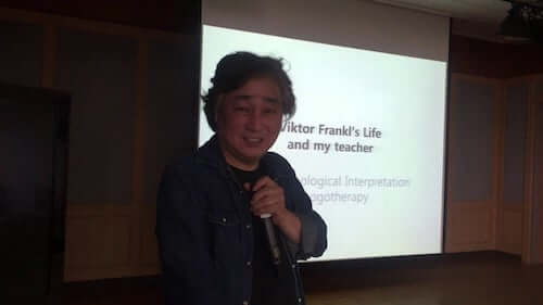 Paul TP Wong durante una lezione.